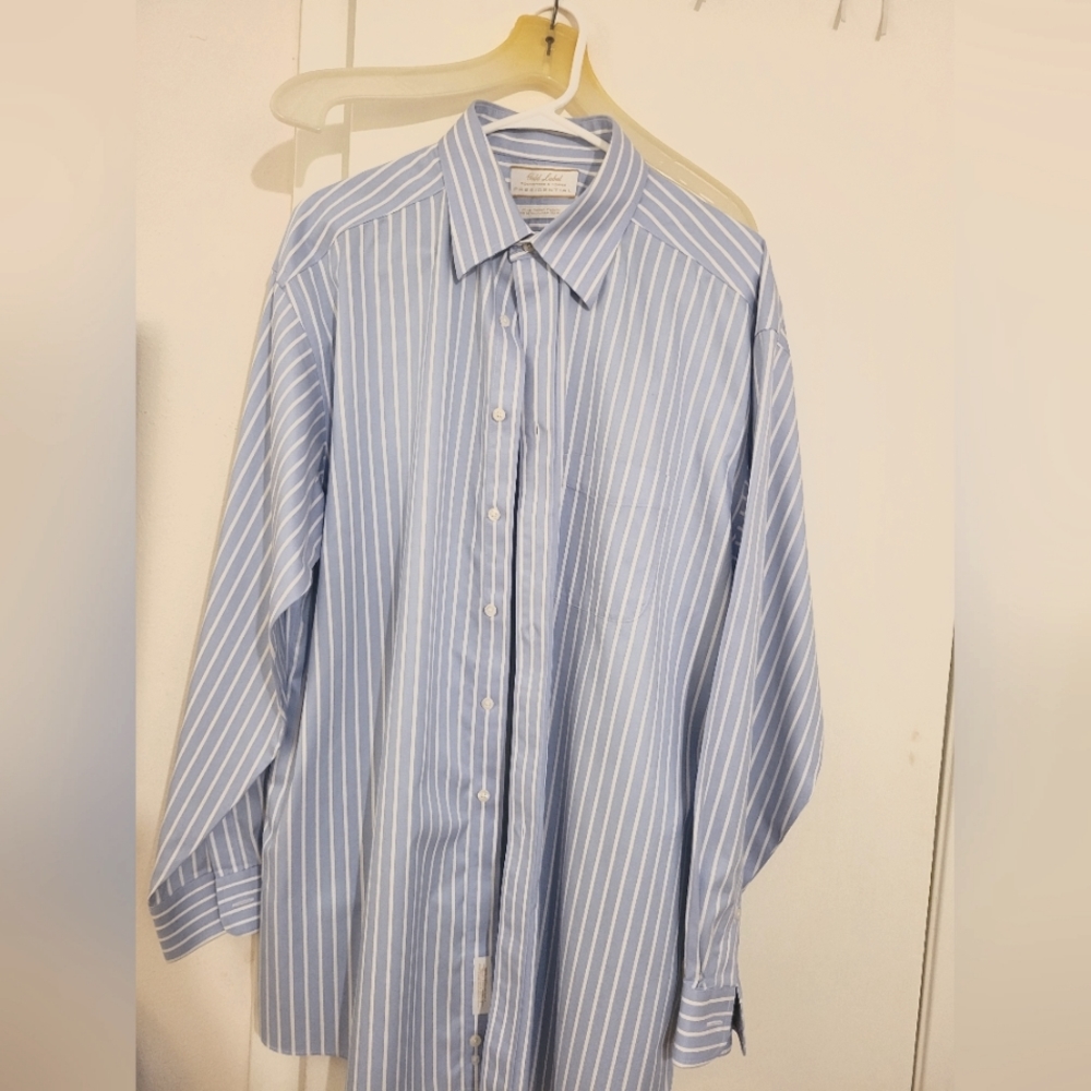 Roundtree and Yorke long sleeve button up dress shirt, blue and white, 16.5x35